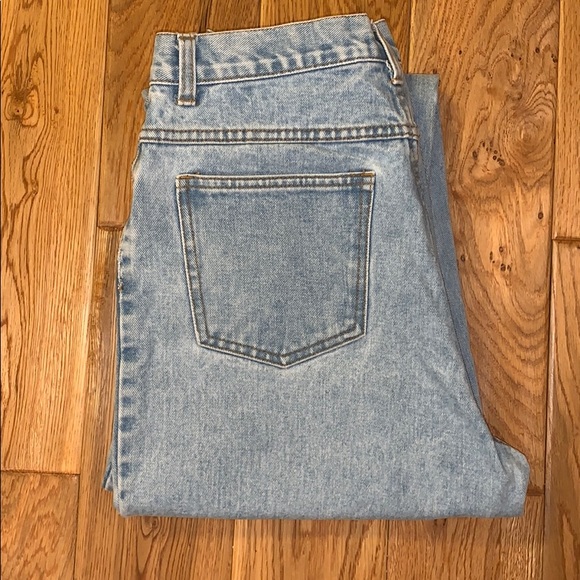 Vintage Denim - NWOT BILL BLASS lightwash high waisted jeans. 10